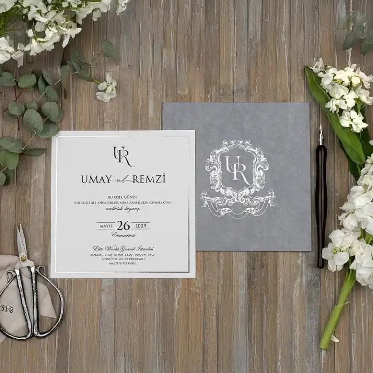 Luxury 5103 davetiye, gri kılıflı, beyaz monogramlı, gümüş kenarlı kare kart
