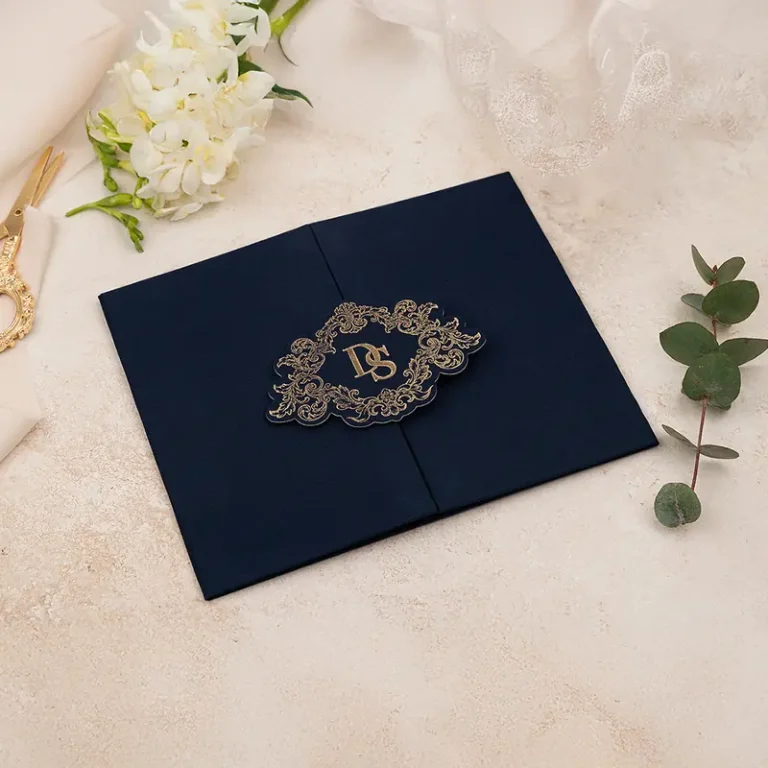 Luxury 5108 Jelatinli davetiye, lacivert iki kanatlı, altın süslü çerçeveli monogramlı kart (jelatinli)