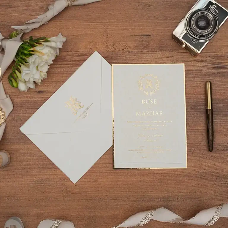 Luxury 5143 davetiye, krem zarflı, altın süslemeli, altın kenarlı dikey kart