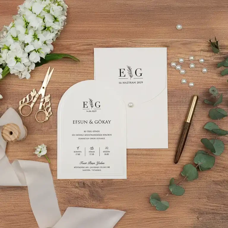 Luxury 5148 davetiye, krem yuvarlak kapaklı zarflı, siyah monogramlı kemerli kart