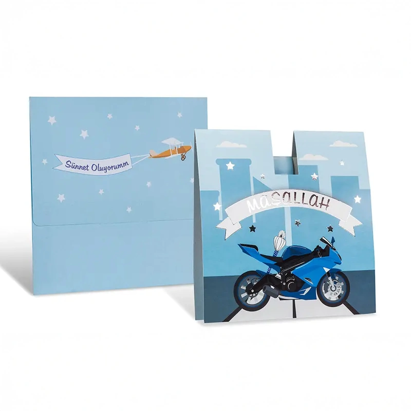 Sünnet 80943 davetiye, açık mavi zeminli, motosiklet çizimli, “Maşallah” bantlı kare kart