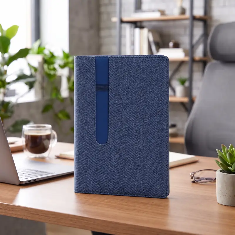 Defter DE2360 lacivert renkli, kumaş dokulu, kalem askılı termo deri defter
