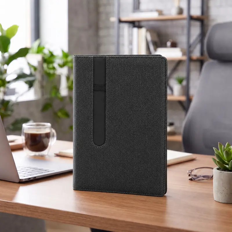 Defter DE2380 siyah renkli, kumaş dokulu, kalem askılı termo deri defter
