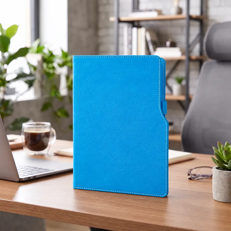 Defter DE5520 mavi renkli, yan cepli, kalem tutuculu termo deri defter
