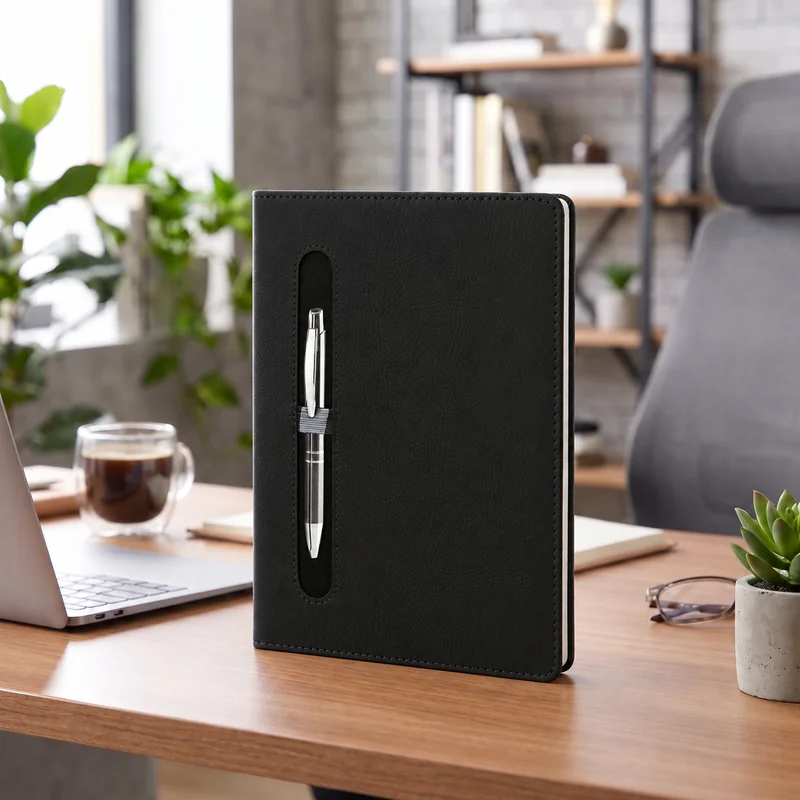Defter DE62390 siyah renkli, dikey kalem oyuklu termo deri defter