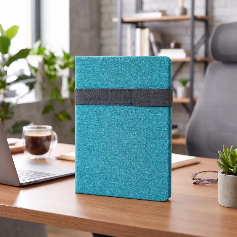 Defter DE8120 turkuaz renkli, kumaş dokulu, geniş bantlı termo deri defter