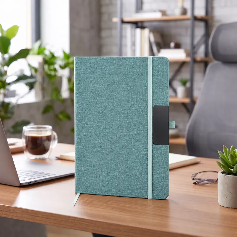 Defter DE8610 gri-mavi (buz mavisi) renkli, lastik bantlı, ön cepli termo deri defter