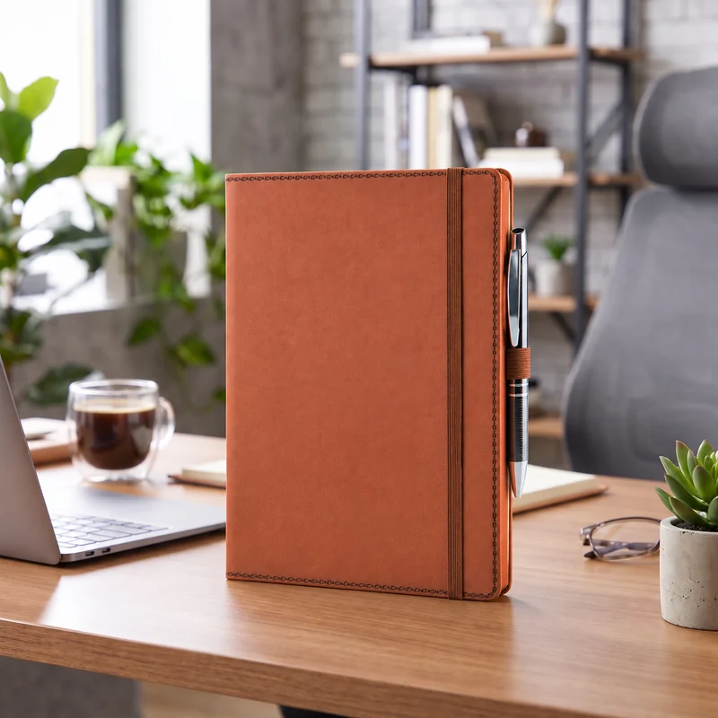 Defter DE9330 bakır (kiremit) renkli, dikişli kenarlı, lastik bantlı termo deri defter