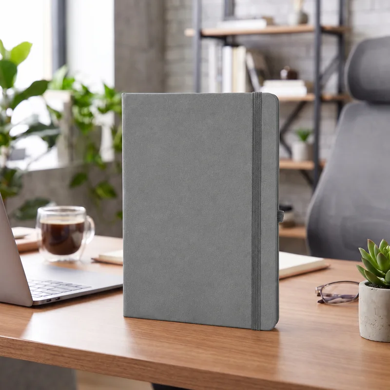 Defter DE9990 gri renkli, geniş lastik bantlı termo deri defter